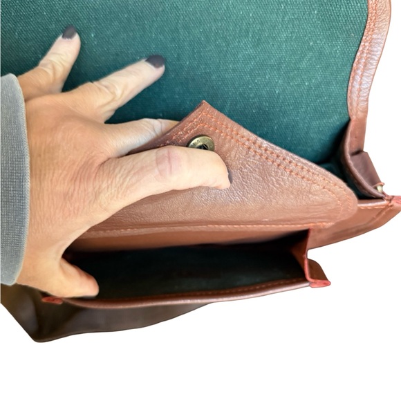 Elegant Brown Leather Shoulder Bag - Picture 12 of 12